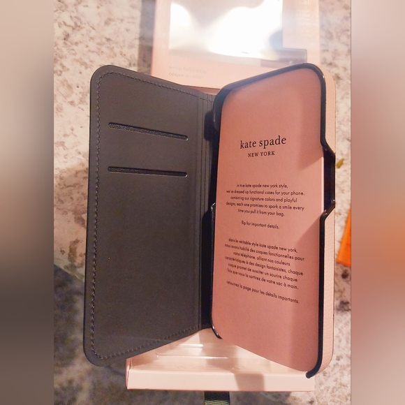 Kate Spade ♠️ iPhone 14pro phone folio - Picture 3 of 4